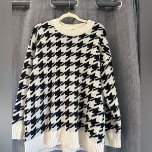 Lou & Grey Black and White Crew Neck Houndstooth Sweater